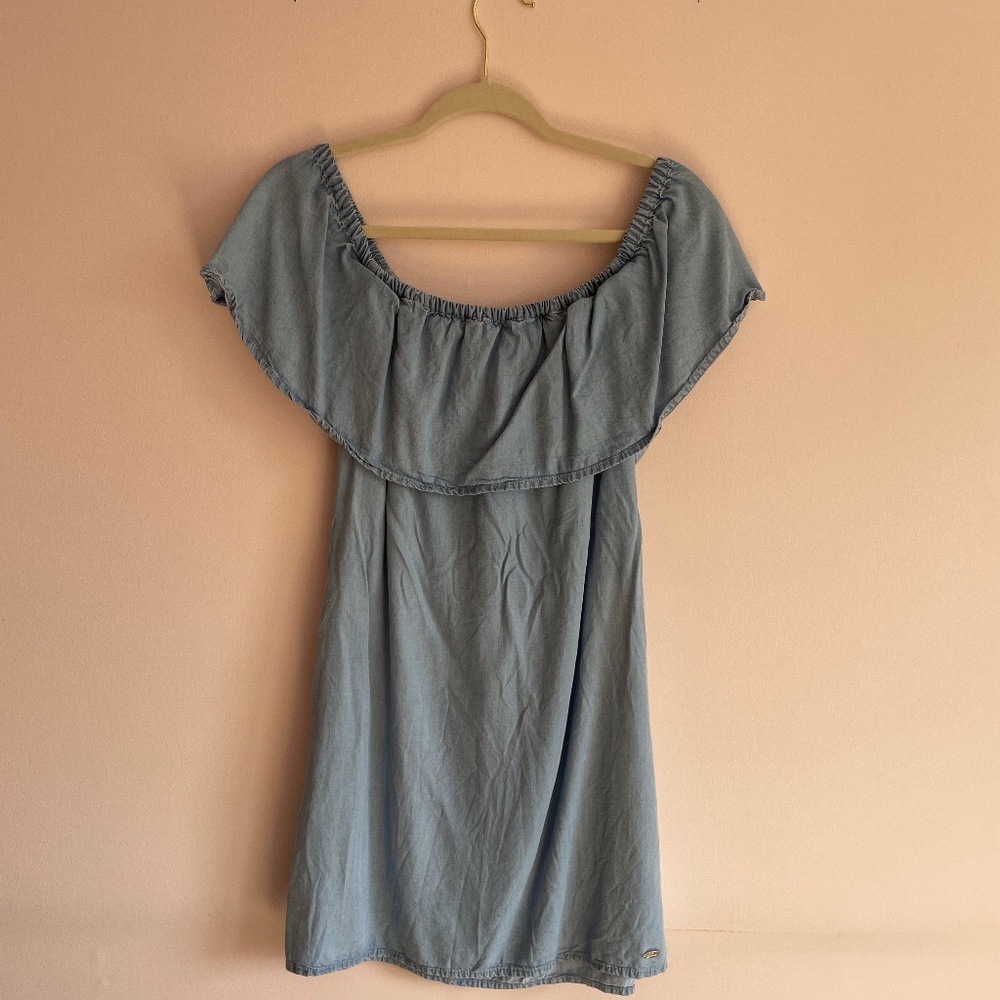 Off the shoulder GUESS dress
